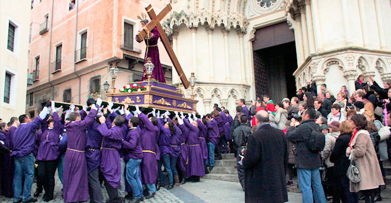 Venerable Hdad. de Ntro. Padre Jesús el Nazareno y Santo Sepulcro en el Via Crucis de Cuenca 2013